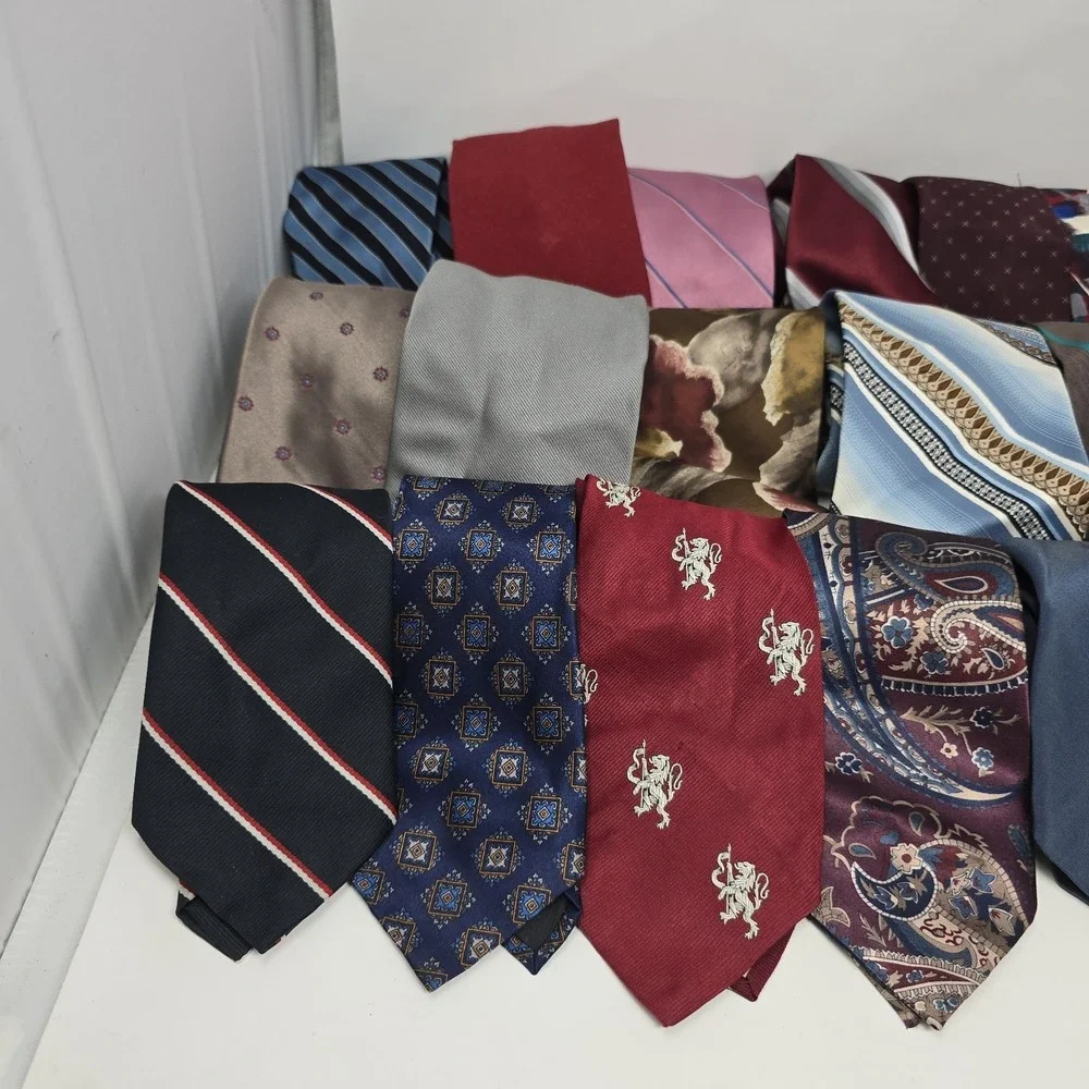 Vintage Neck Ties Lot Of 28 Various Brands Patterns Men's Sears London‎ Fog